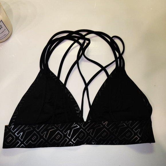 🤍New VS PINK Black Sports Bra - Picture 5 of 7